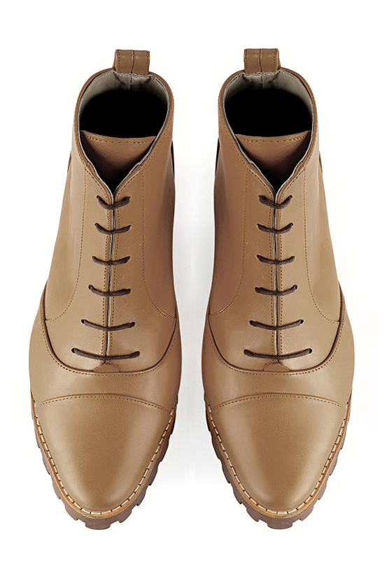 Camel beige women's ankle boots with laces at the front. Round toe. Low rubber soles. Top view - Florence KOOIJMAN